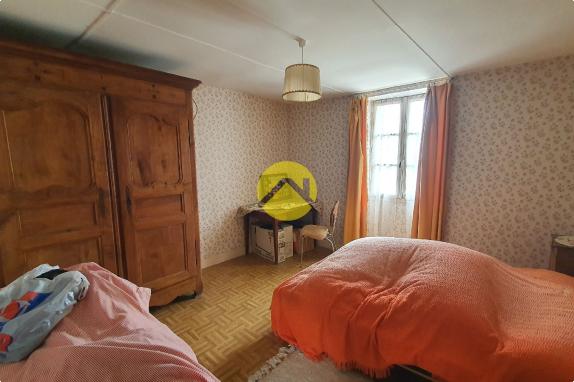 MAISON DE VILLAGE A RENOVER