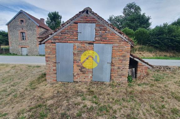 MAISON DE VILLAGE A RENOVER