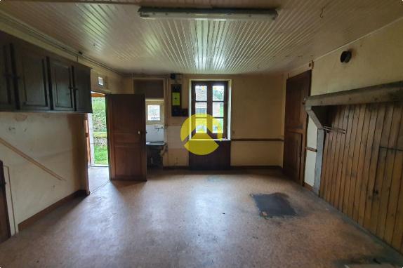 MAISON DE VILLAGE A RENOVER