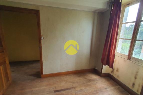 MAISON DE VILLAGE A RENOVER