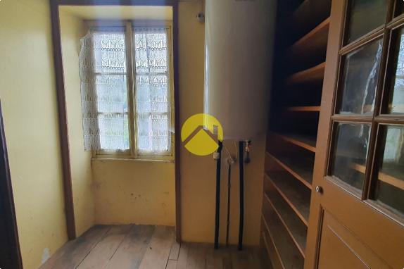 MAISON DE VILLAGE A RENOVER