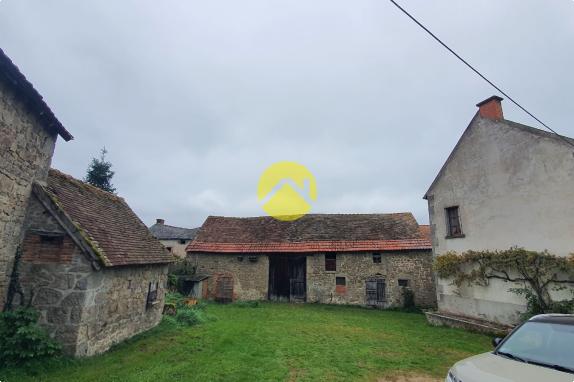 MAISON DE VILLAGE A RENOVER