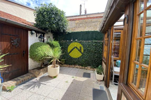 MAISON DE VILLE  + GARAGE