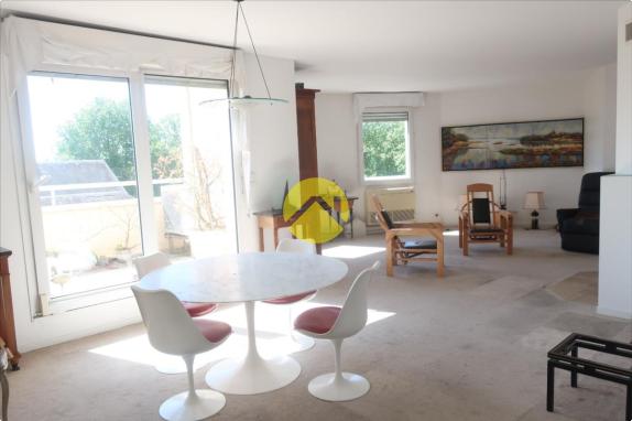 APPARTEMENT AVEC TERRASE
