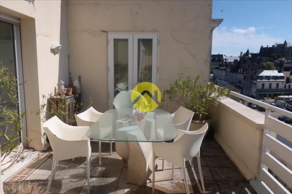 APPARTEMENT AVEC TERRASE