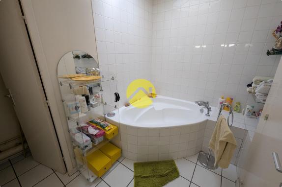 APPARTEMENT AVEC TERRASE