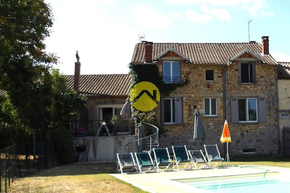 MAISON TOTALMENT RENOVEE 