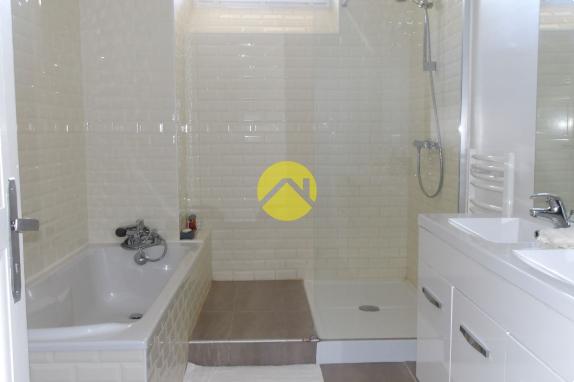 MAISON TOTALMENT RENOVEE 