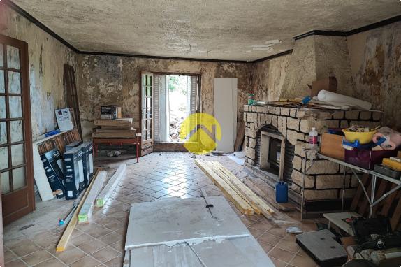 Maison à rénover de 183 m²...