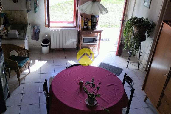 Maison avec terrain et dépendances