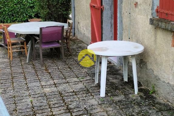 Maison avec terrain et dépendances