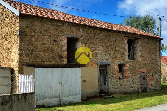 Maison avec terrain et dépendances