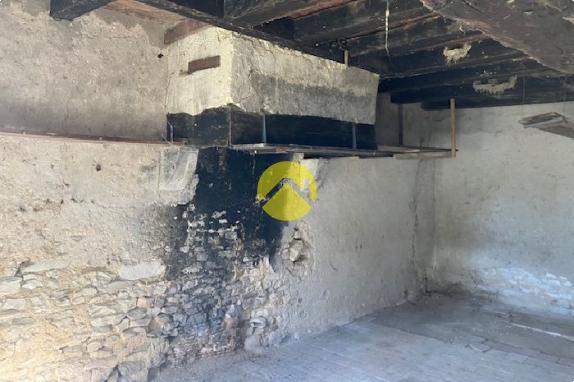 Fermette à rénover sur 3 000 m²