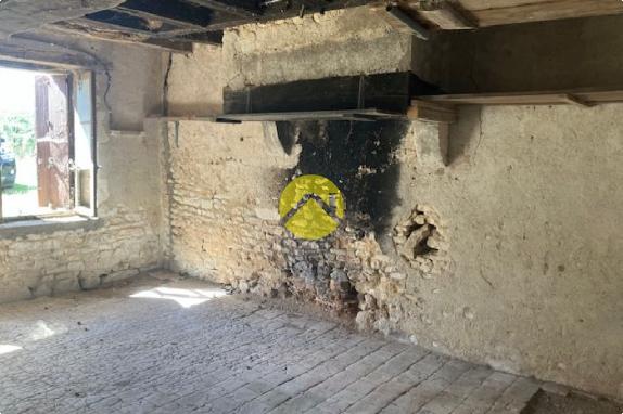 Fermette à rénover sur 3 000 m²