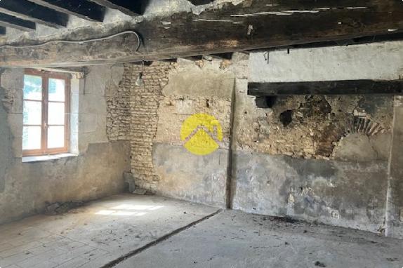 Fermette à rénover sur 3 000 m²