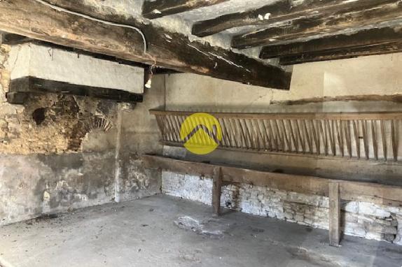 Fermette à rénover sur 3 000 m²