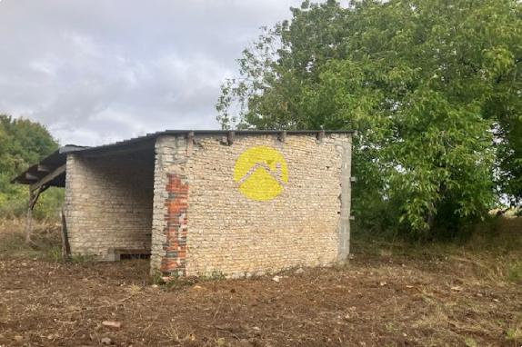 Fermette à rénover sur 3 000 m²