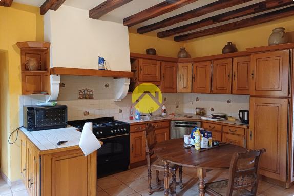 MAISON RENOVEE 200 M2-RARE LONGERE 