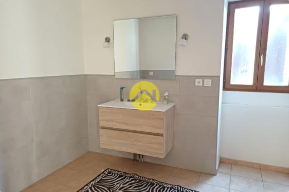 MAISON RENOVEE 200 M2-RARE LONGERE 