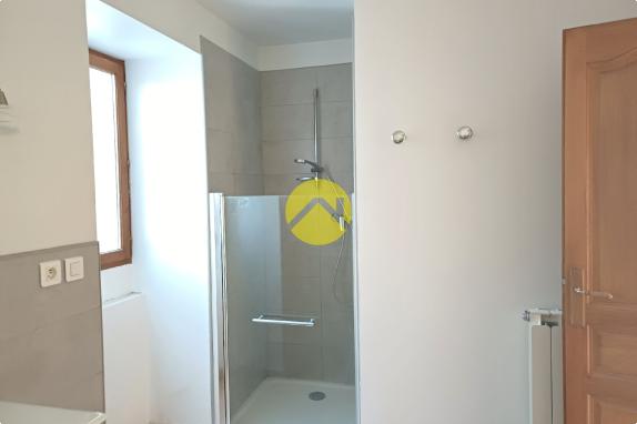 MAISON RENOVEE 200 M2-RARE LONGERE 