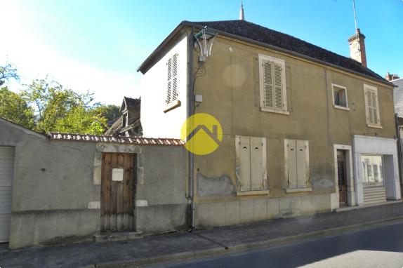MAISON DE VILLAGE AVEC VITRINE