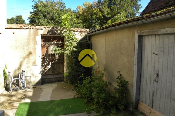 MAISON DE VILLAGE AVEC VITRINE