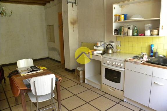 MAISON DE VILLAGE AVEC VITRINE