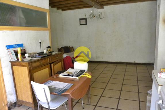 MAISON DE VILLAGE AVEC VITRINE