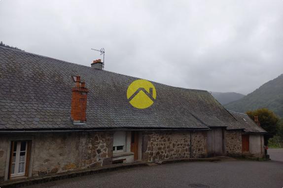 Ancien corps de ferme à Reprendre