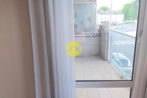 APPARTEMENT AVEC BALCON ET GARAGE