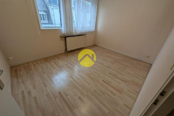 APPARTEMENT AVEC BALCON ET GARAGE