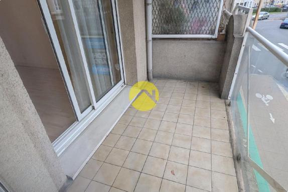 APPARTEMENT AVEC BALCON ET GARAGE