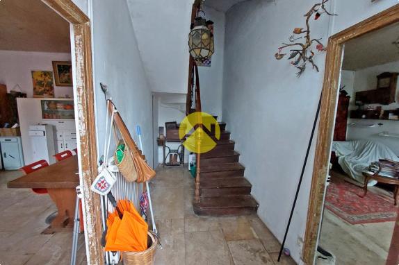 MAISON AVEC COUR et JARDIN