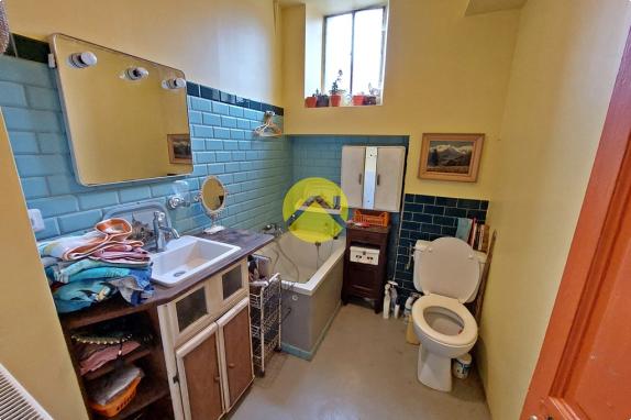 MAISON AVEC COUR et JARDIN