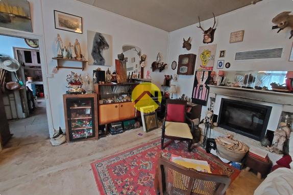 MAISON AVEC COUR et JARDIN