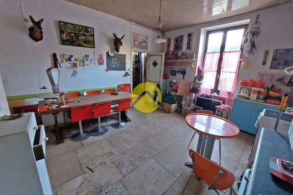 MAISON AVEC COUR et JARDIN