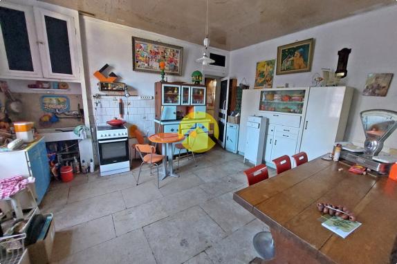 MAISON AVEC COUR et JARDIN