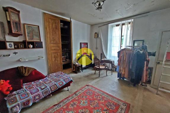 MAISON AVEC COUR et JARDIN