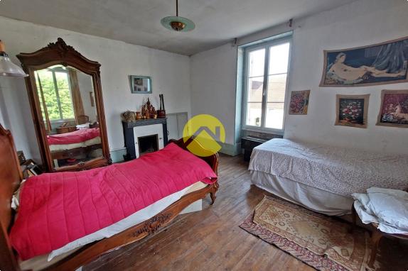 MAISON AVEC COUR et JARDIN