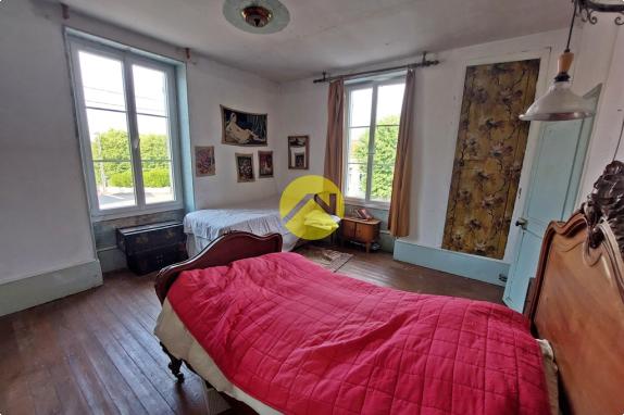 MAISON AVEC COUR et JARDIN
