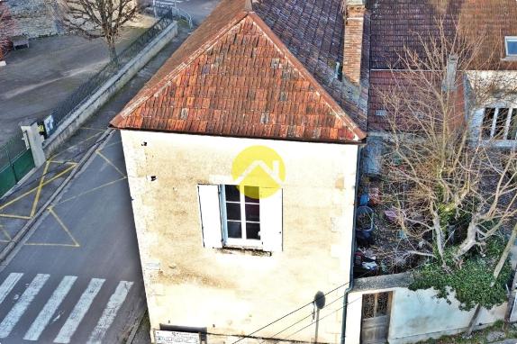 MAISON AVEC COUR et JARDIN