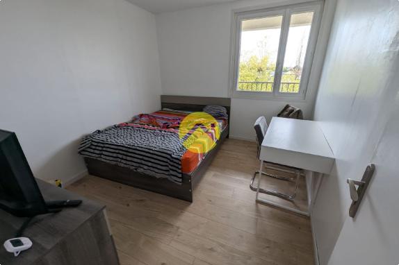 Appartement T4 rénové avec balcon