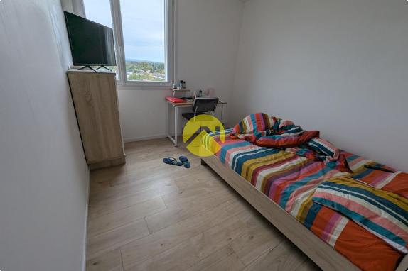 Appartement T4 rénové avec balcon