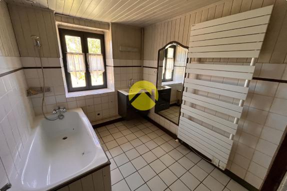 Longère 3 ch sur 2 793 m²