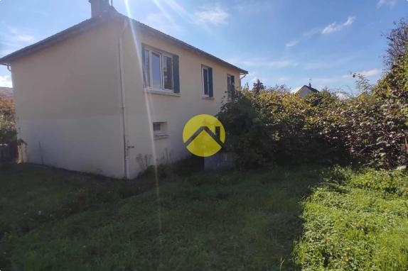Maison élevée sur sous sol