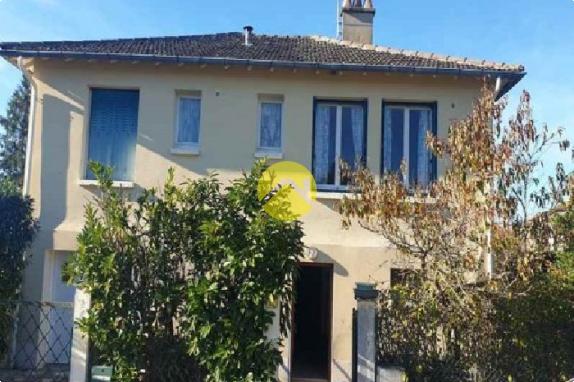 Maison élevée sur sous sol