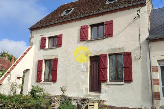 MAISON ANCIENNE AVEC GRAND TERRAIN