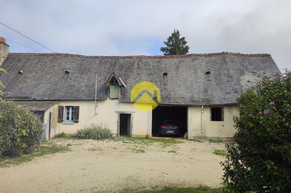 MAISON ANCIENNE AVEC GRAND TERRAIN