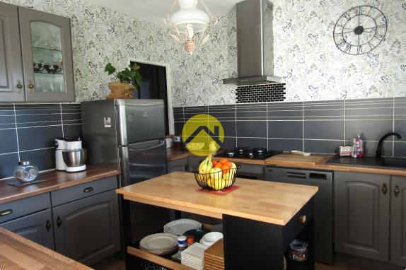 Maison lumineuse et bien entretenue