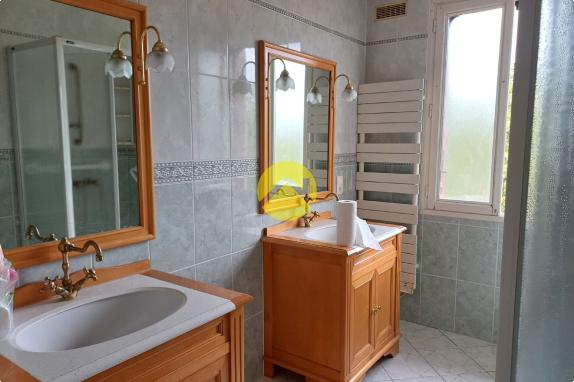 Maison 102 M2 + grand Garage/Bat